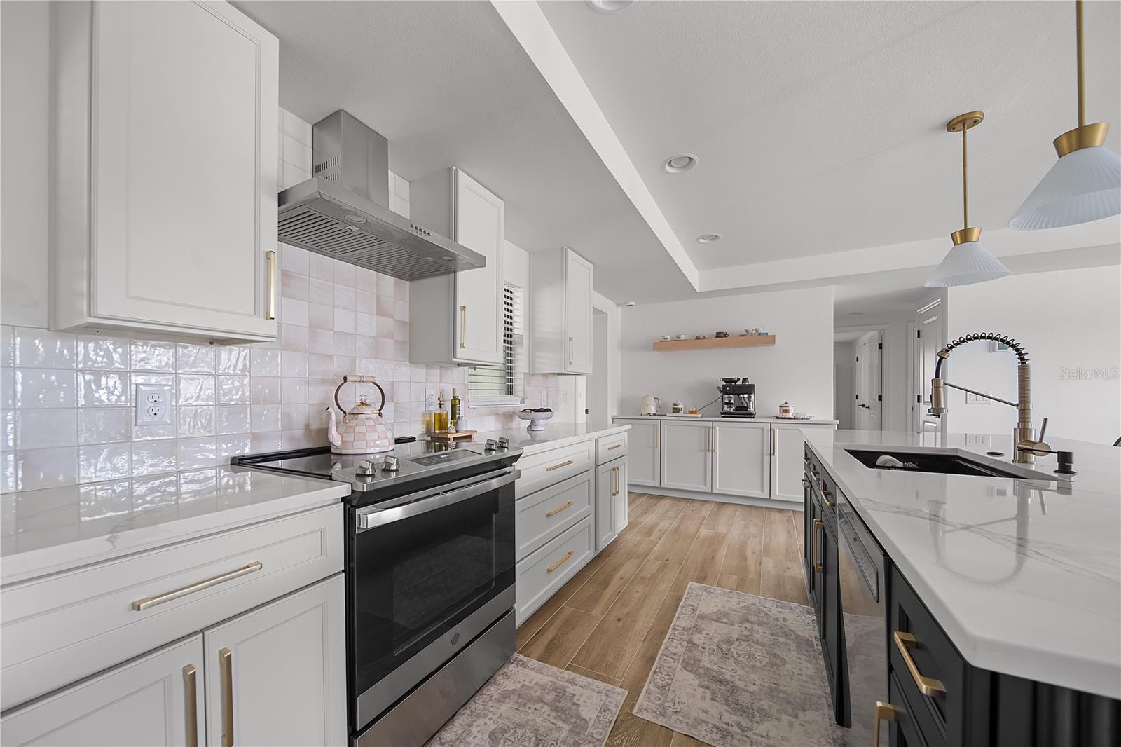 SOUTH VENICE - Residential