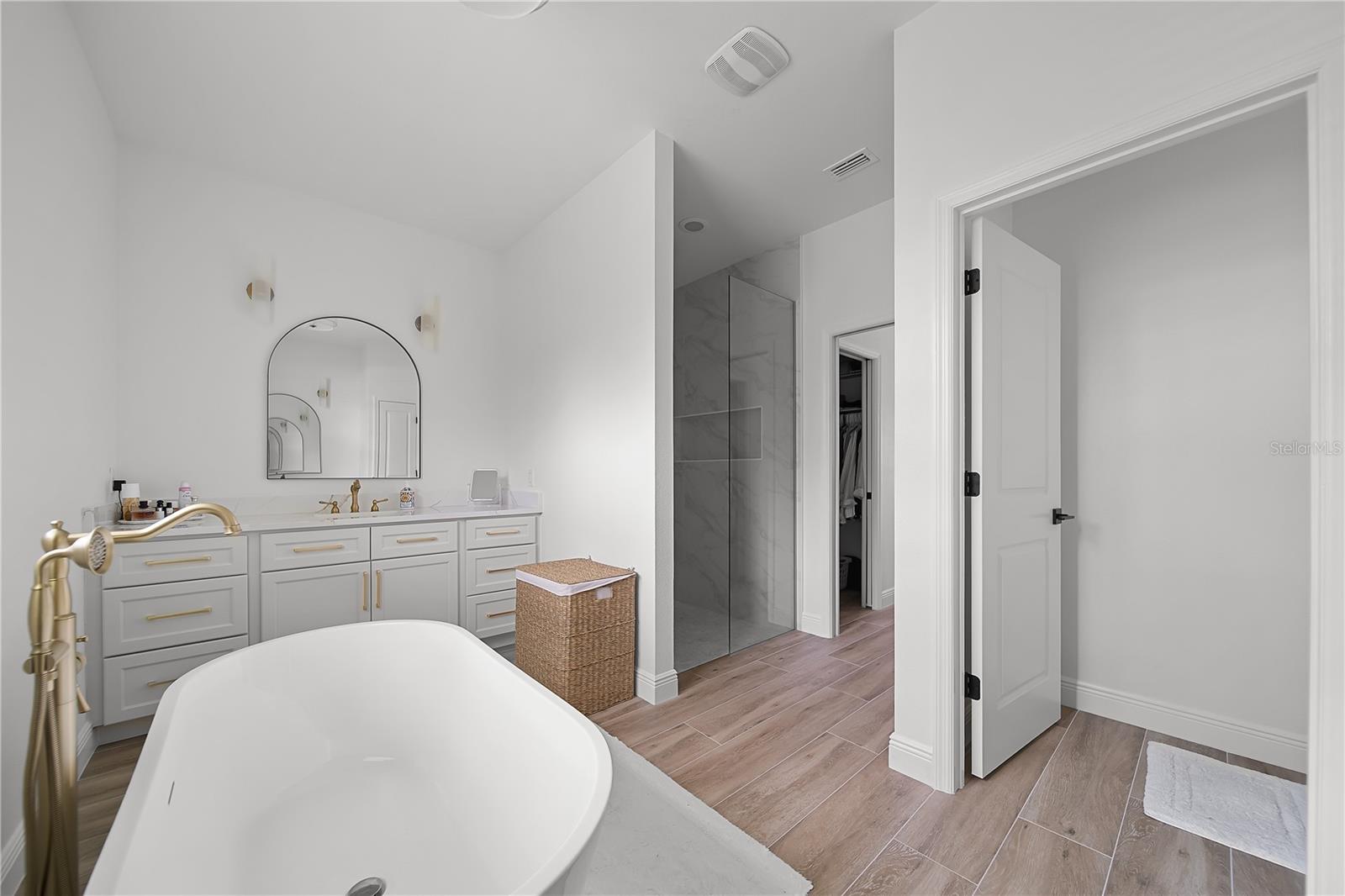 SOUTH VENICE - Residential