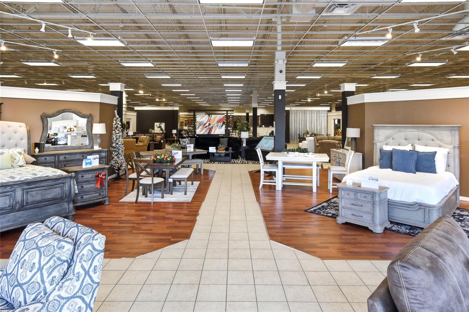 YOUNGS BARTOW PLAZA CONDO COM - Commercial Lease