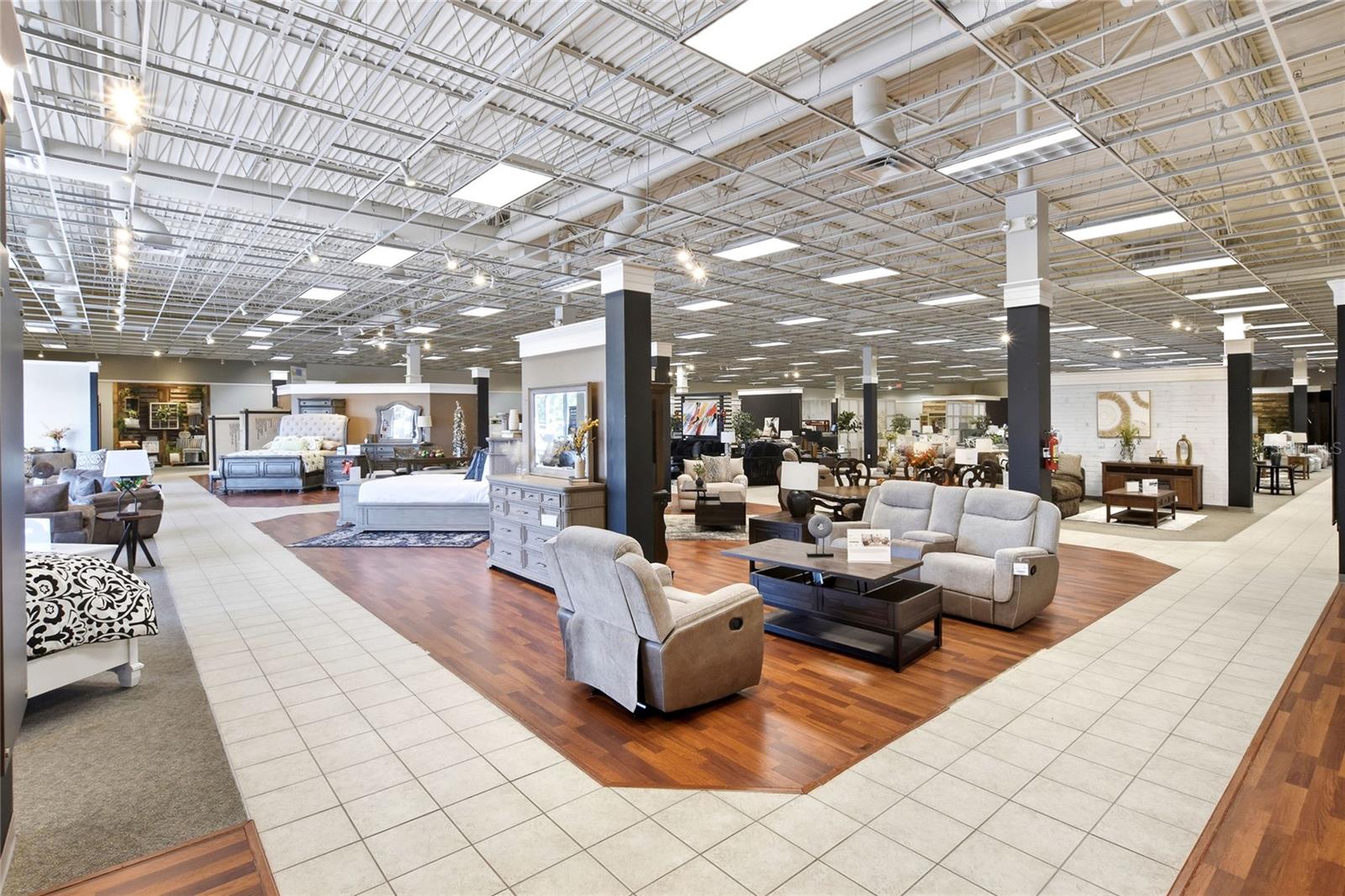 YOUNGS BARTOW PLAZA CONDO COM - Commercial Lease