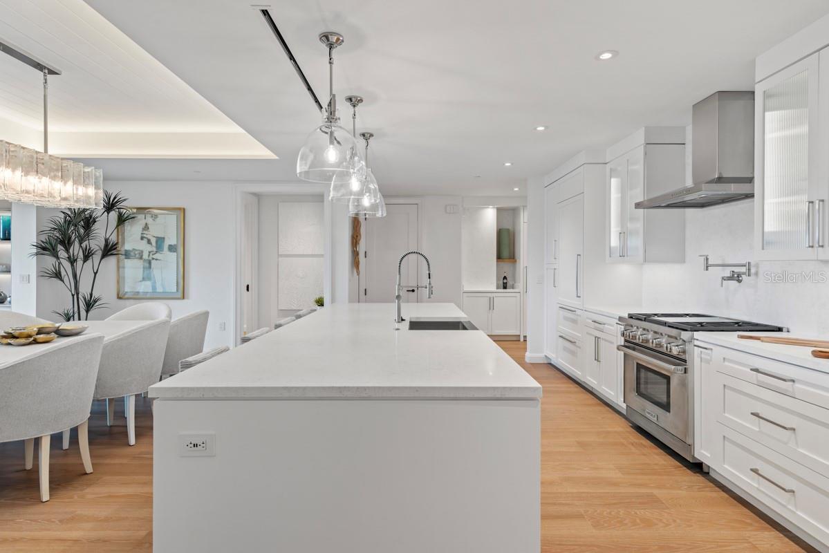 GOLDEN OAK FLORIAN PARK CONDOMINIUM - Residential