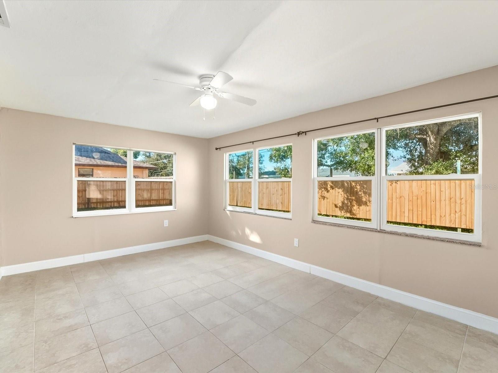 SOUTH VENICE - Residential