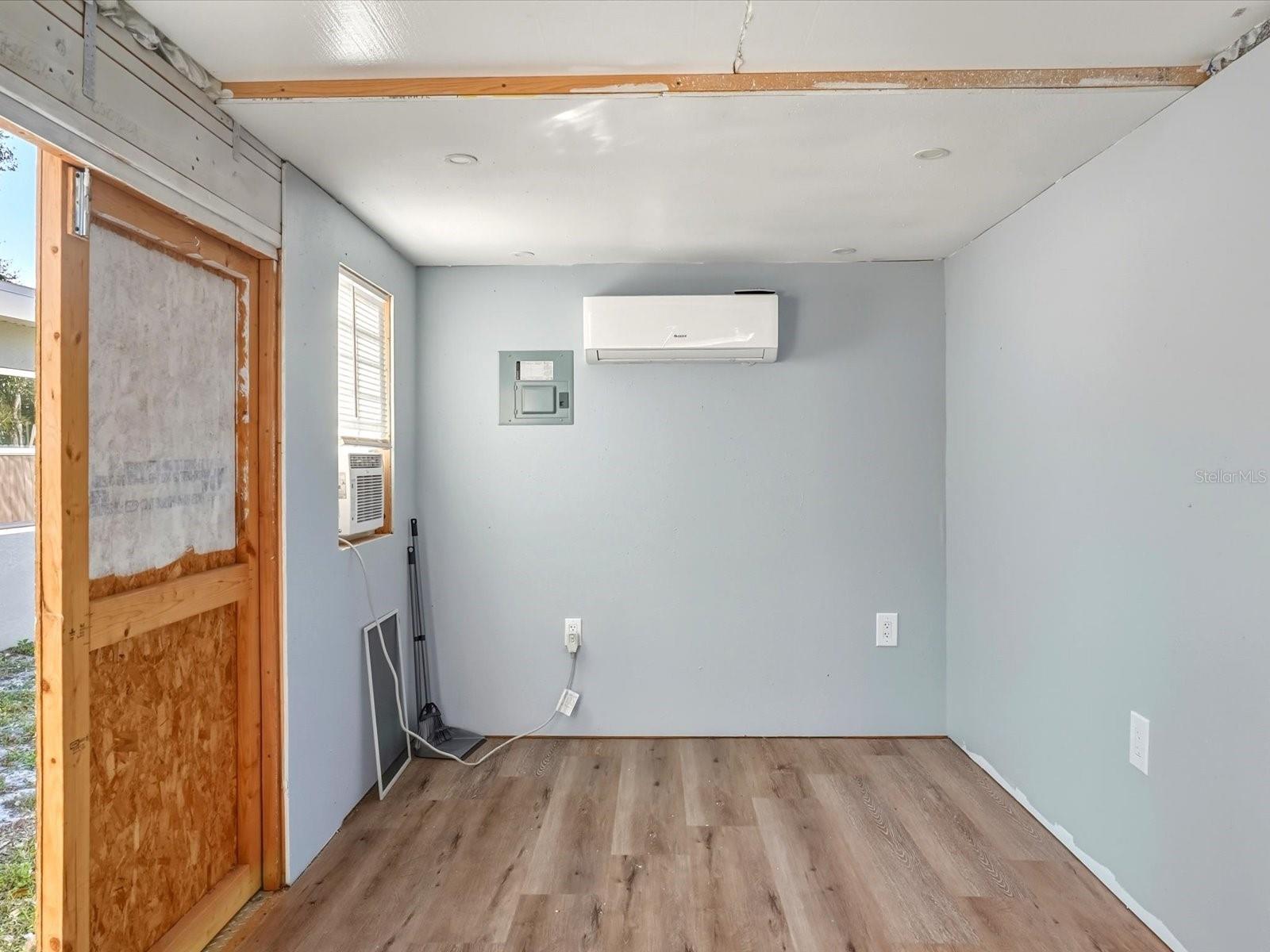 SOUTH VENICE - Residential