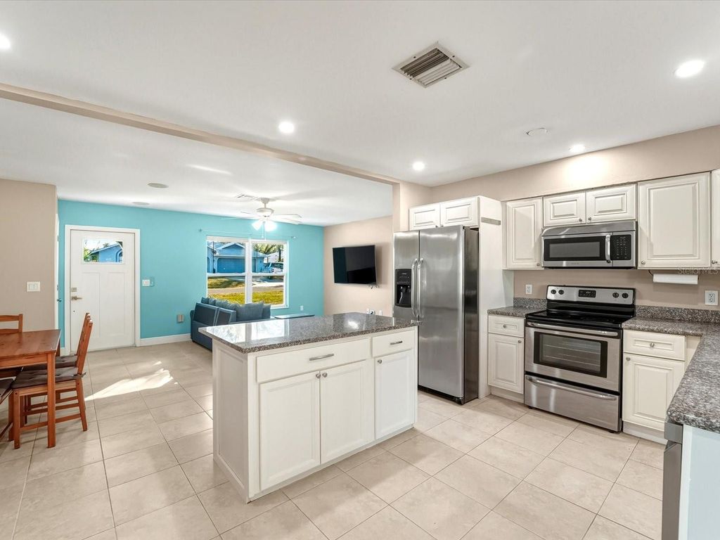 Photo of 1017 Rosedale Road, Venice, FL 34293 (MLS # C7520084)