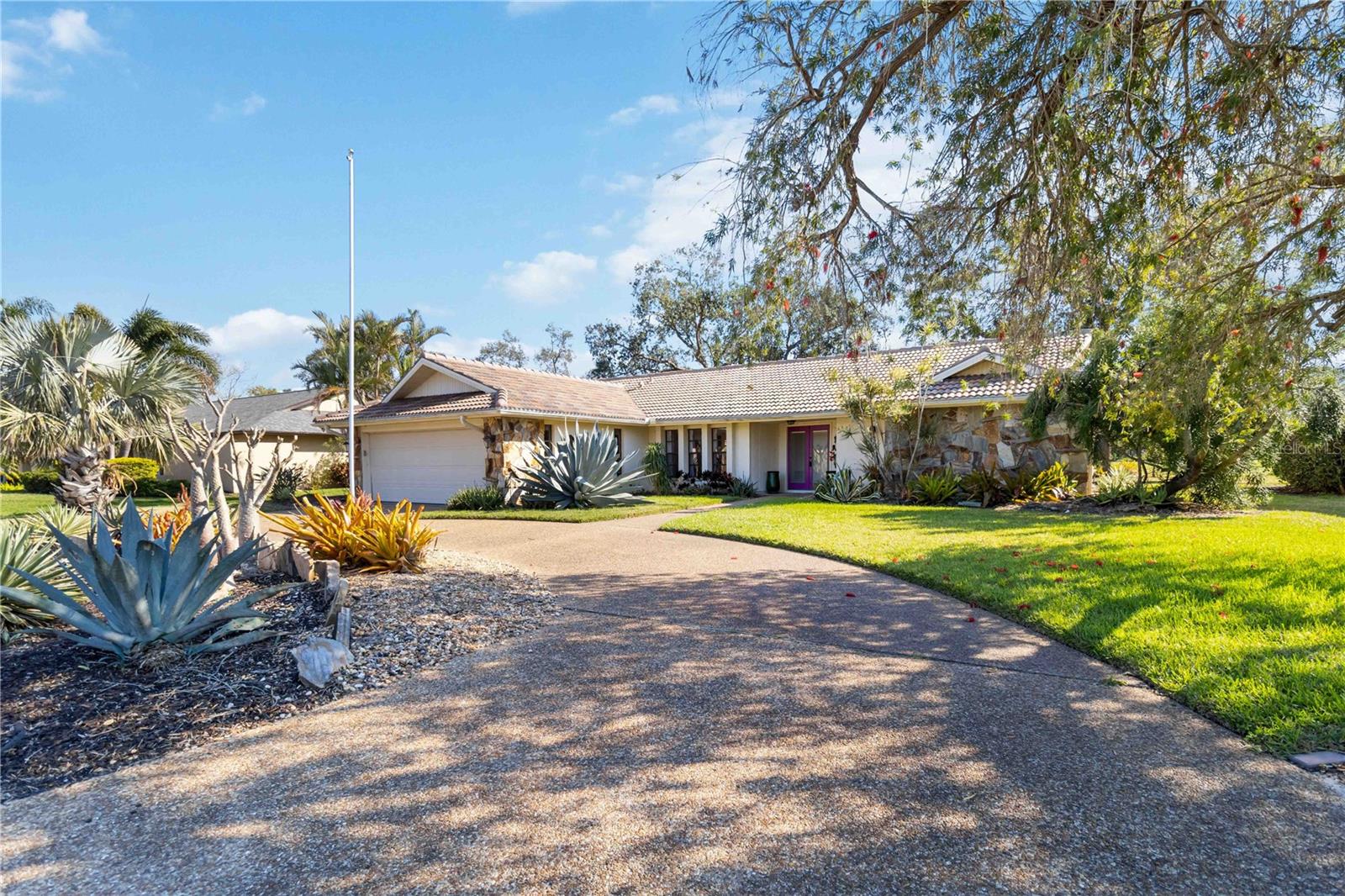 3876 TORREY PINES BOULEVARD