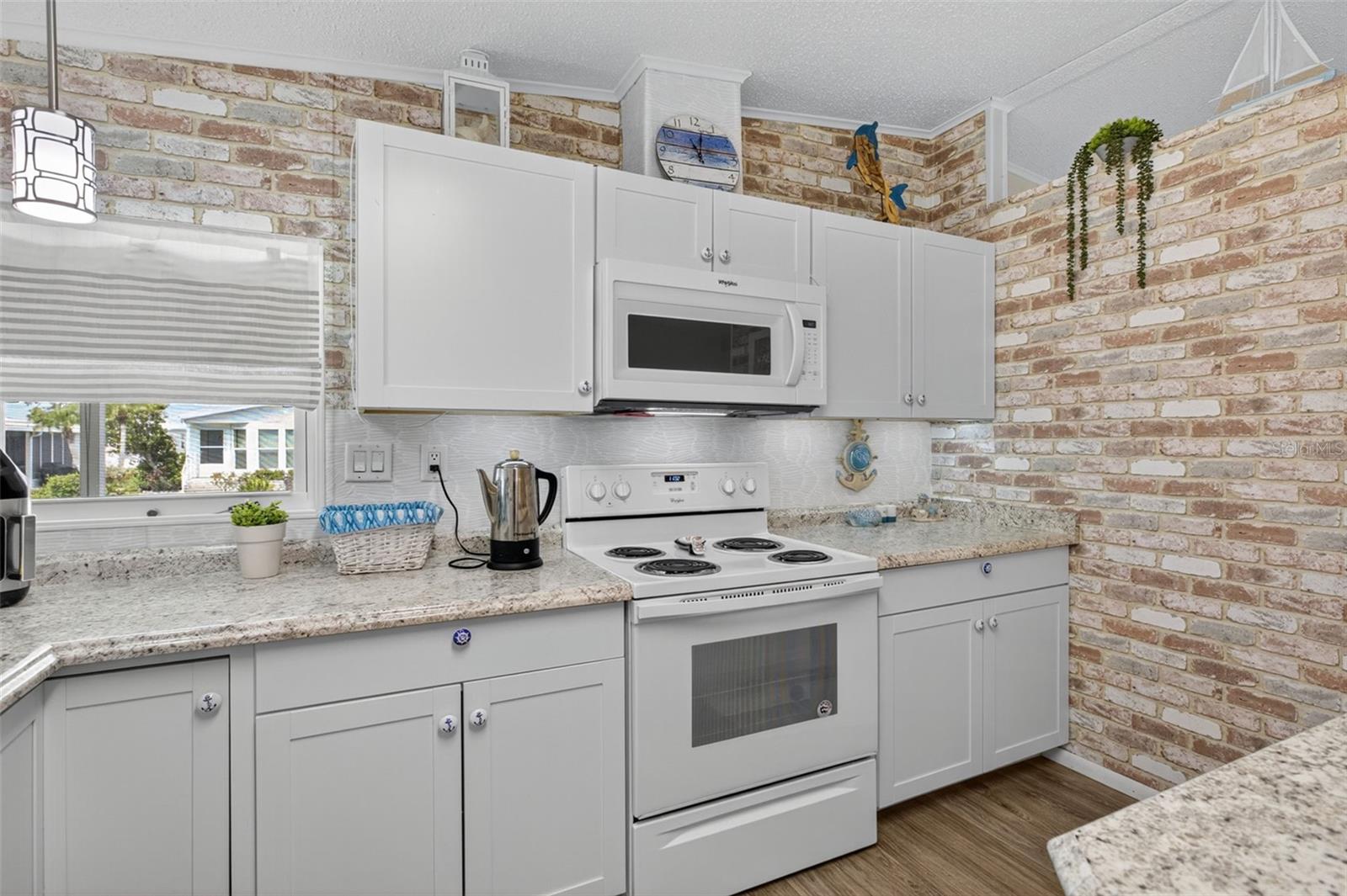 215 HIBISCO DRIVE