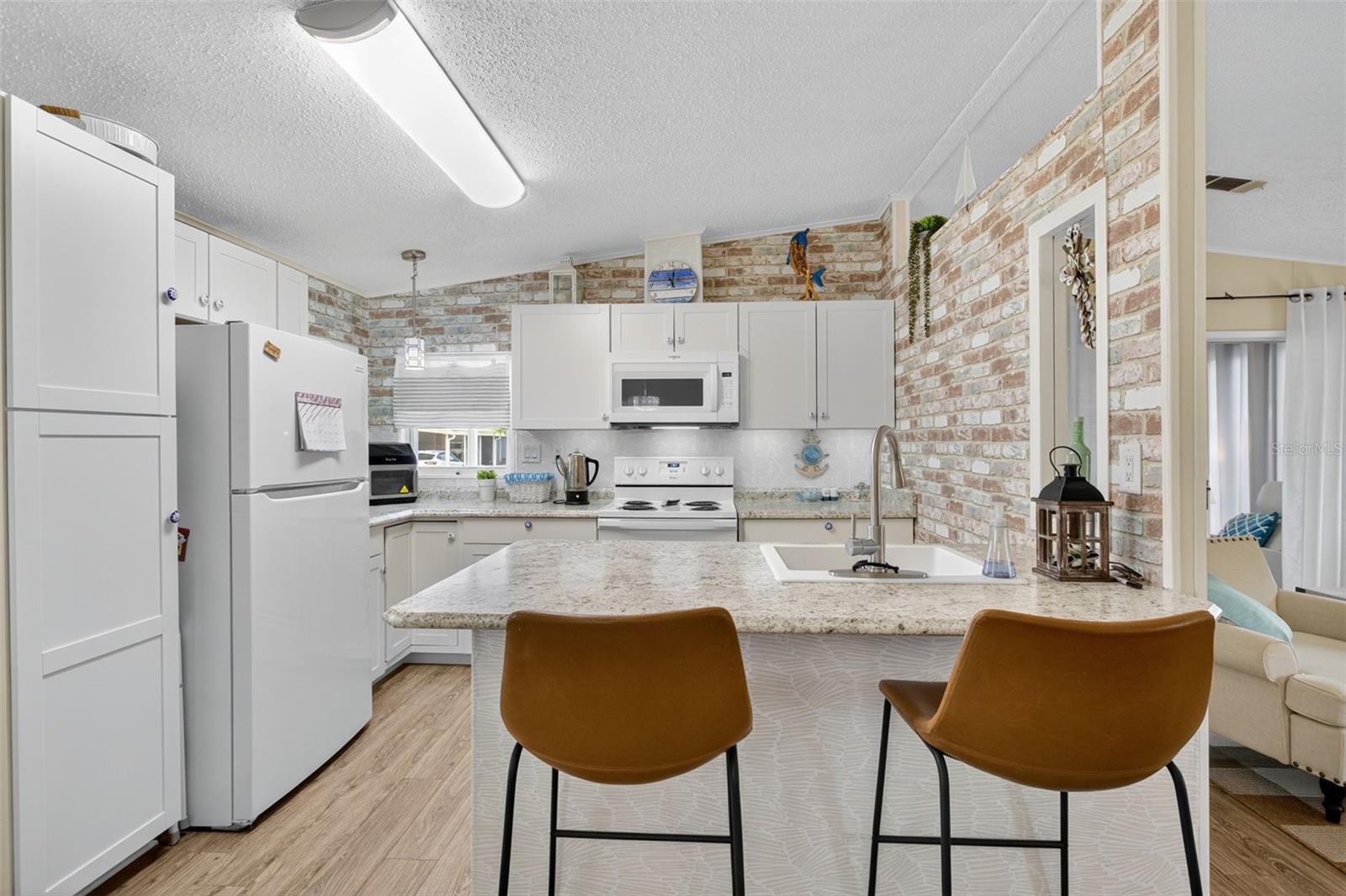 215 HIBISCO DRIVE
