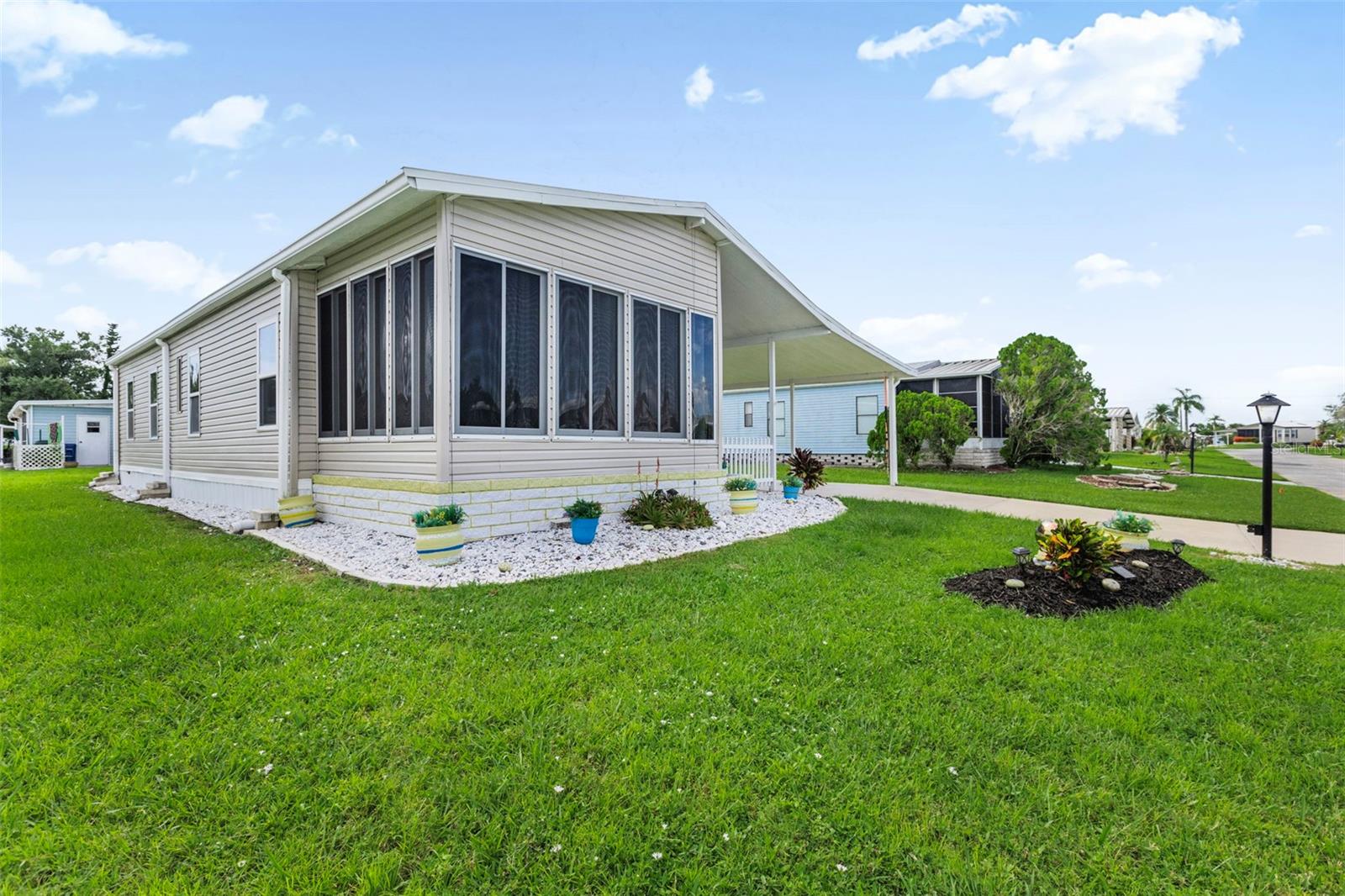 215 HIBISCO DRIVE