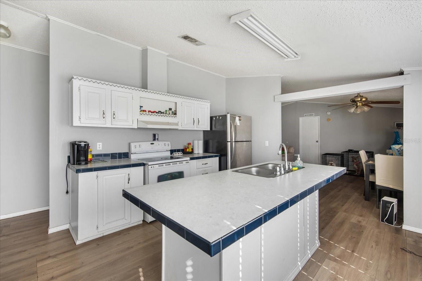 PINEVIEW ESTATES - Residential