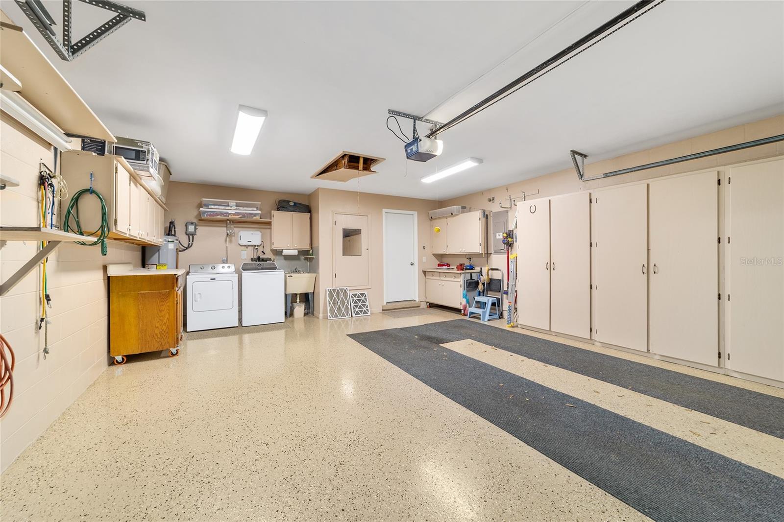 ON TOP OF THE WORLD - Residential