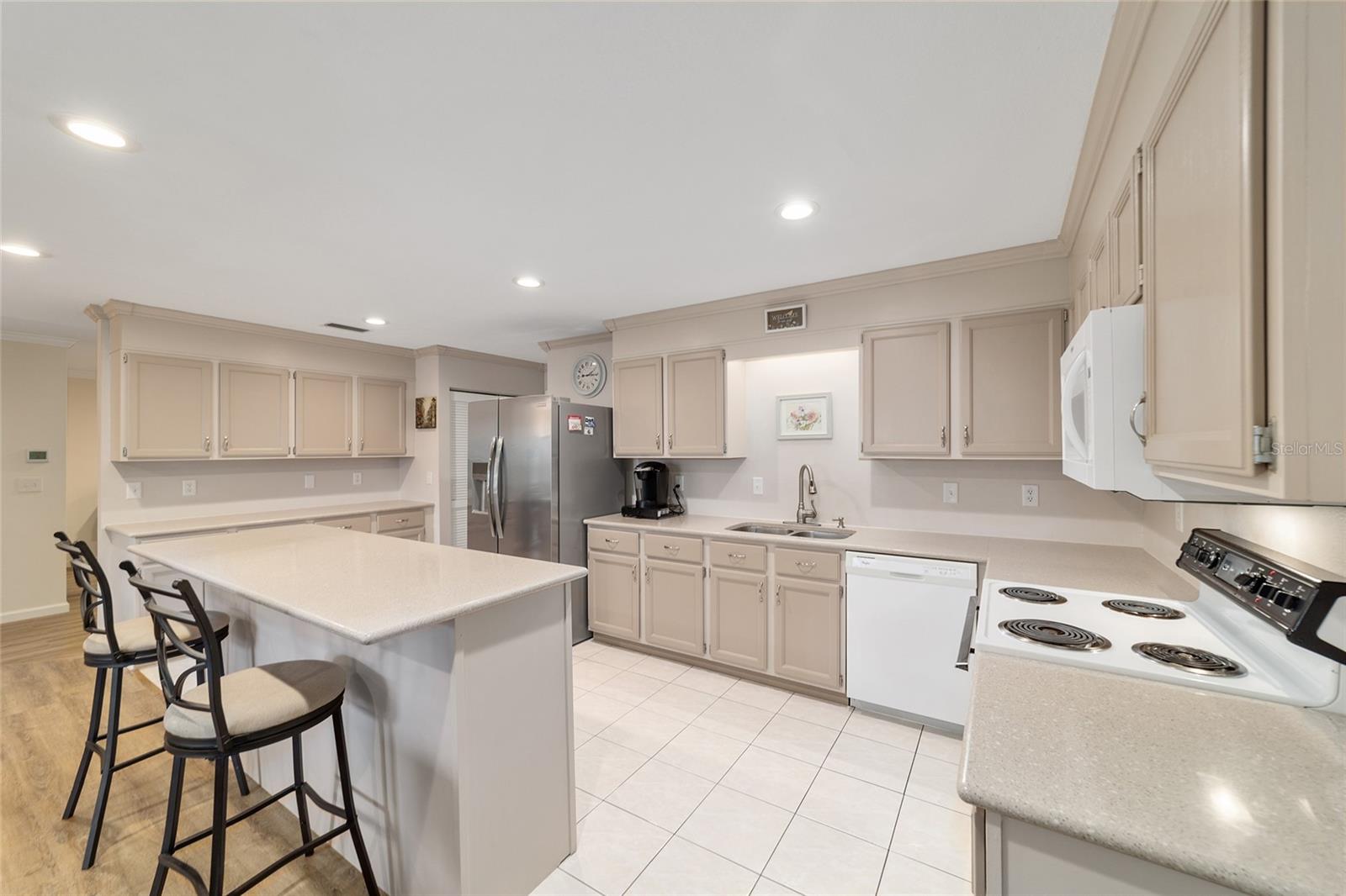 ON TOP OF THE WORLD - Residential