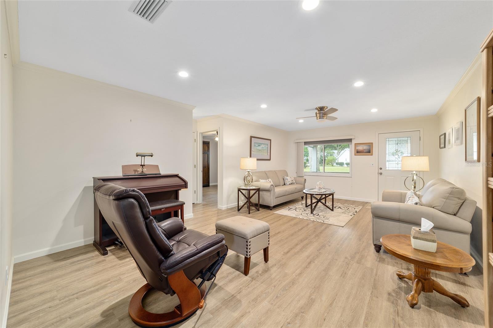 ON TOP OF THE WORLD - Residential