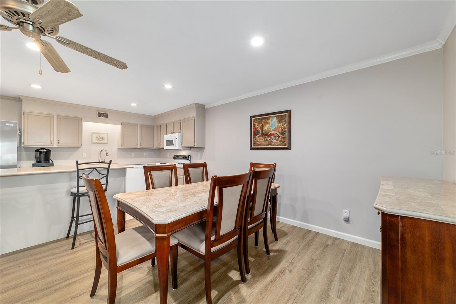 ON TOP OF THE WORLD - Residential