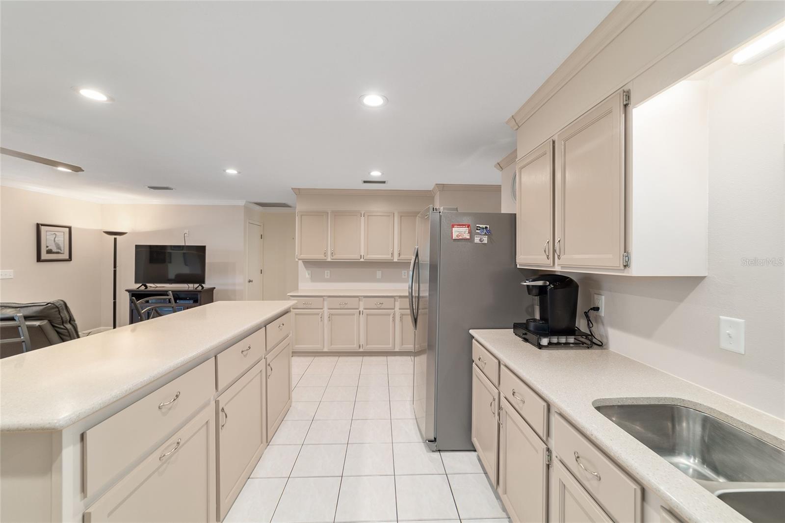 ON TOP OF THE WORLD - Residential