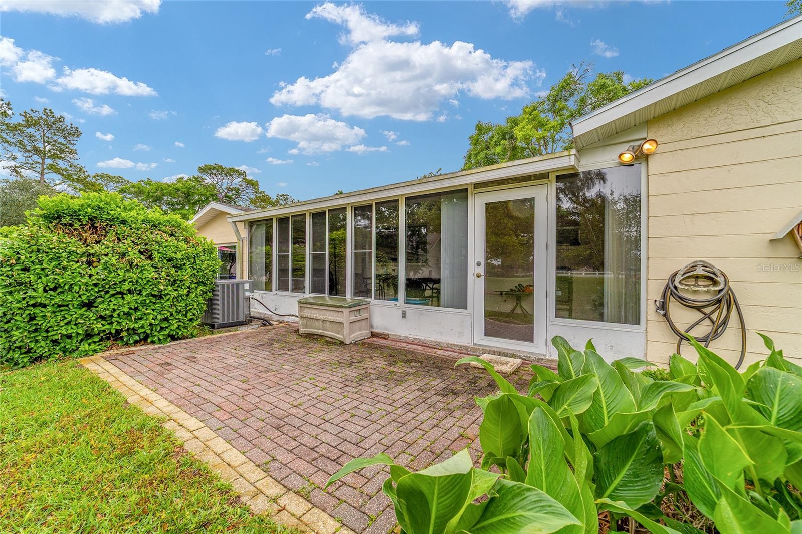 ON TOP OF THE WORLD - Residential