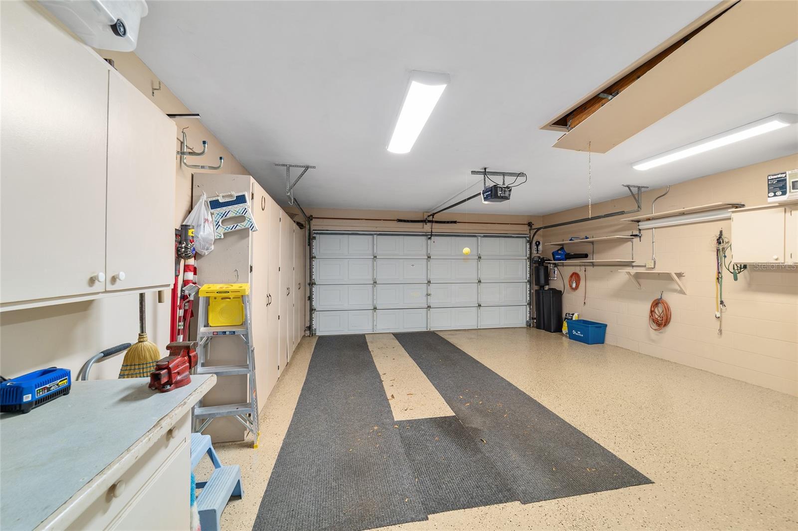 ON TOP OF THE WORLD - Residential