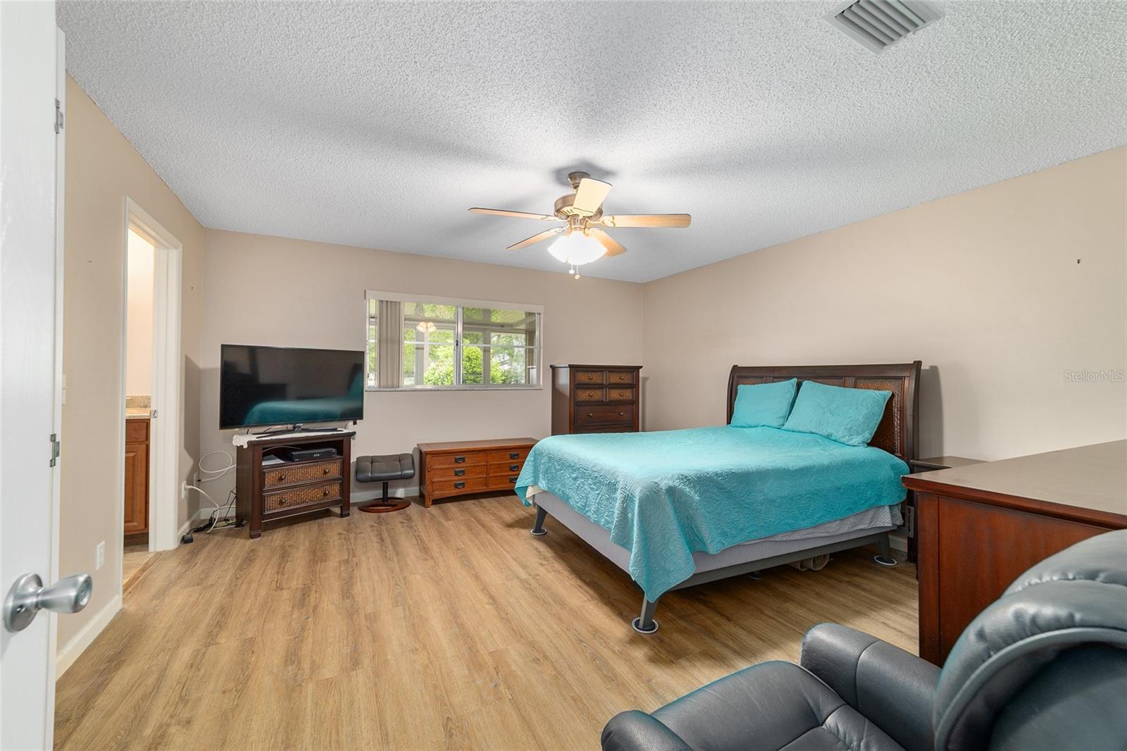 ON TOP OF THE WORLD - Residential