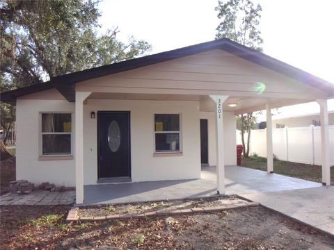 A home in PLANT CITY