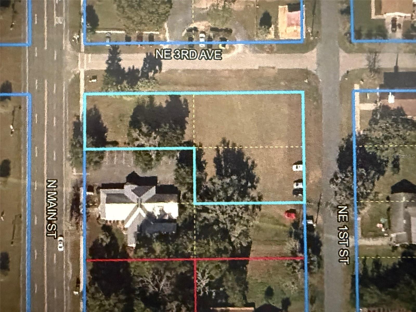 C-2 Commercial land in Williston, FL. 3 lots totaling .6 acres next to Williston Pediatrics. 99 feet of Road frontage on N Main St. 264 feet on NE 3rd Ave. 198 feet on NE 1st St. Williston is a growing town in Levy County. Gainesville and Ocala are only a 30-minute drive. So many uses for this land. -- Build a BAKERY Store here that the locals have been requesting!