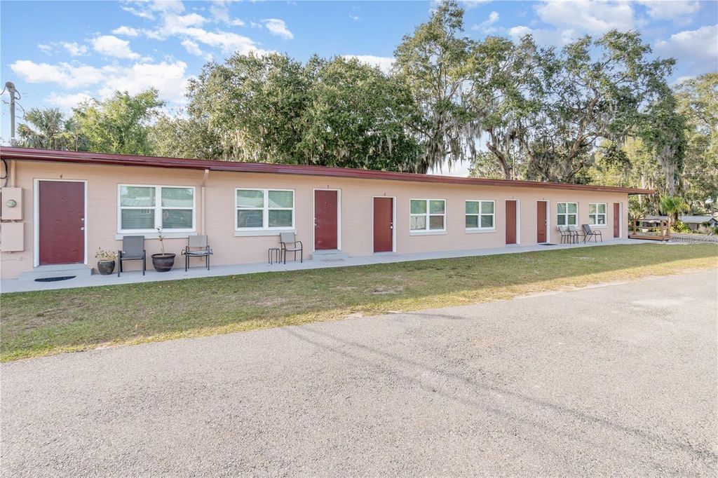 Photo of 1401 E Alfred Street #11, Tavares, FL 32778 (MLS # G5111674)