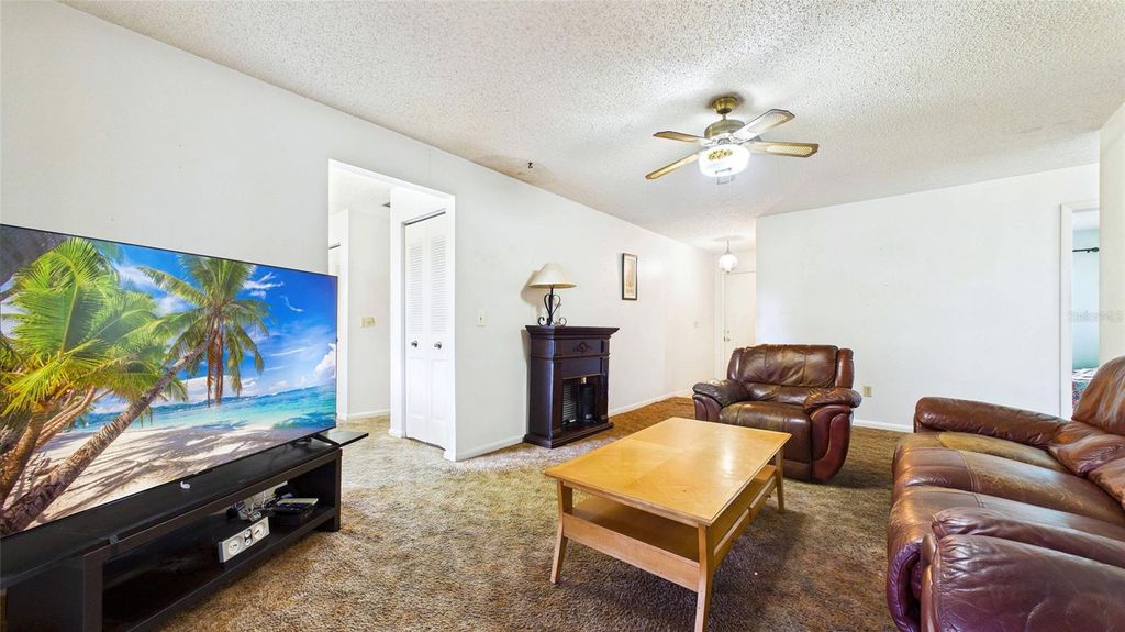 Photo of 711 Regent Circle S, Brandon, FL 33511 (MLS # TB8494976)