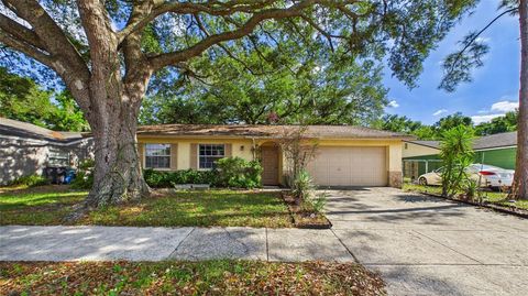 Photo of 711 Regent Circle S, Brandon, FL 33511 (MLS # TB8494976)
