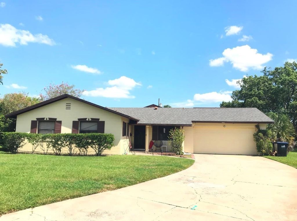 Photo of 950 Hedgewood Court, Winter Park, FL 32792 (MLS # O6370344)