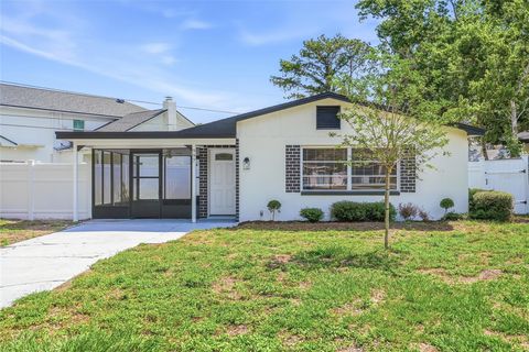 Photo of 997 Cedarwood Avenue, Dunedin, FL 34698 (MLS # TB8512445)