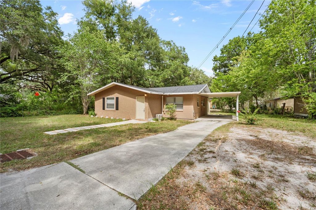 Photo of 516 Pitt Street, Wildwood, FL 34785 (MLS # O6417648)
