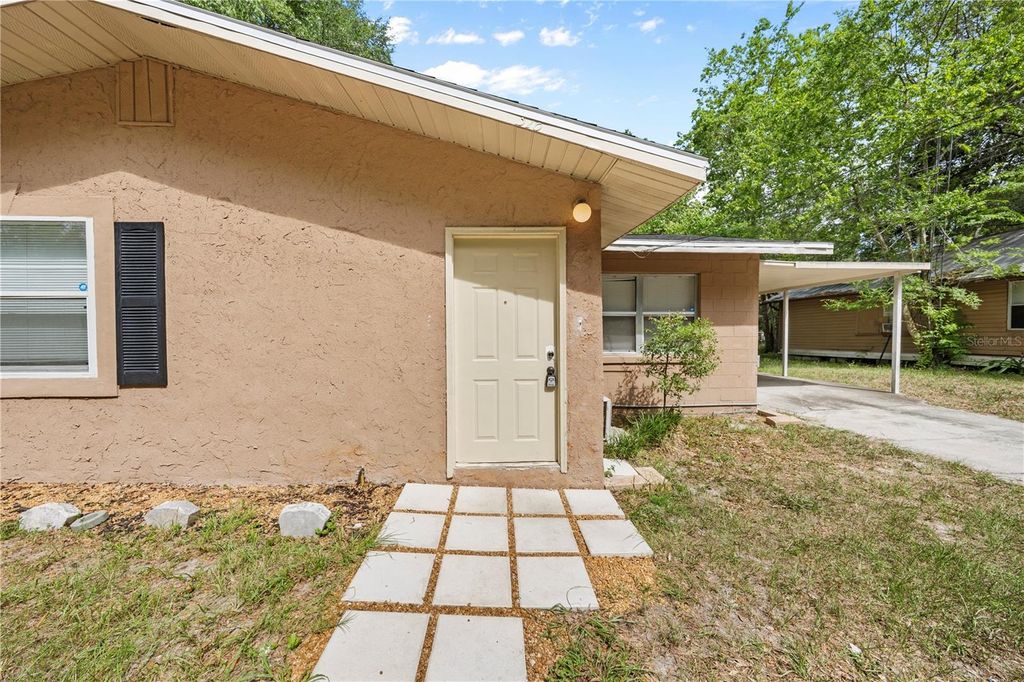 Photo of 516 Pitt Street, Wildwood, FL 34785 (MLS # O6417648)
