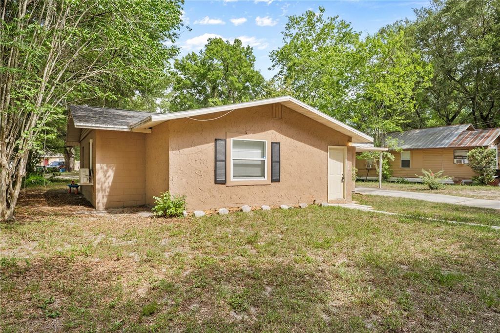 Photo of 516 Pitt Street, Wildwood, FL 34785 (MLS # O6417648)