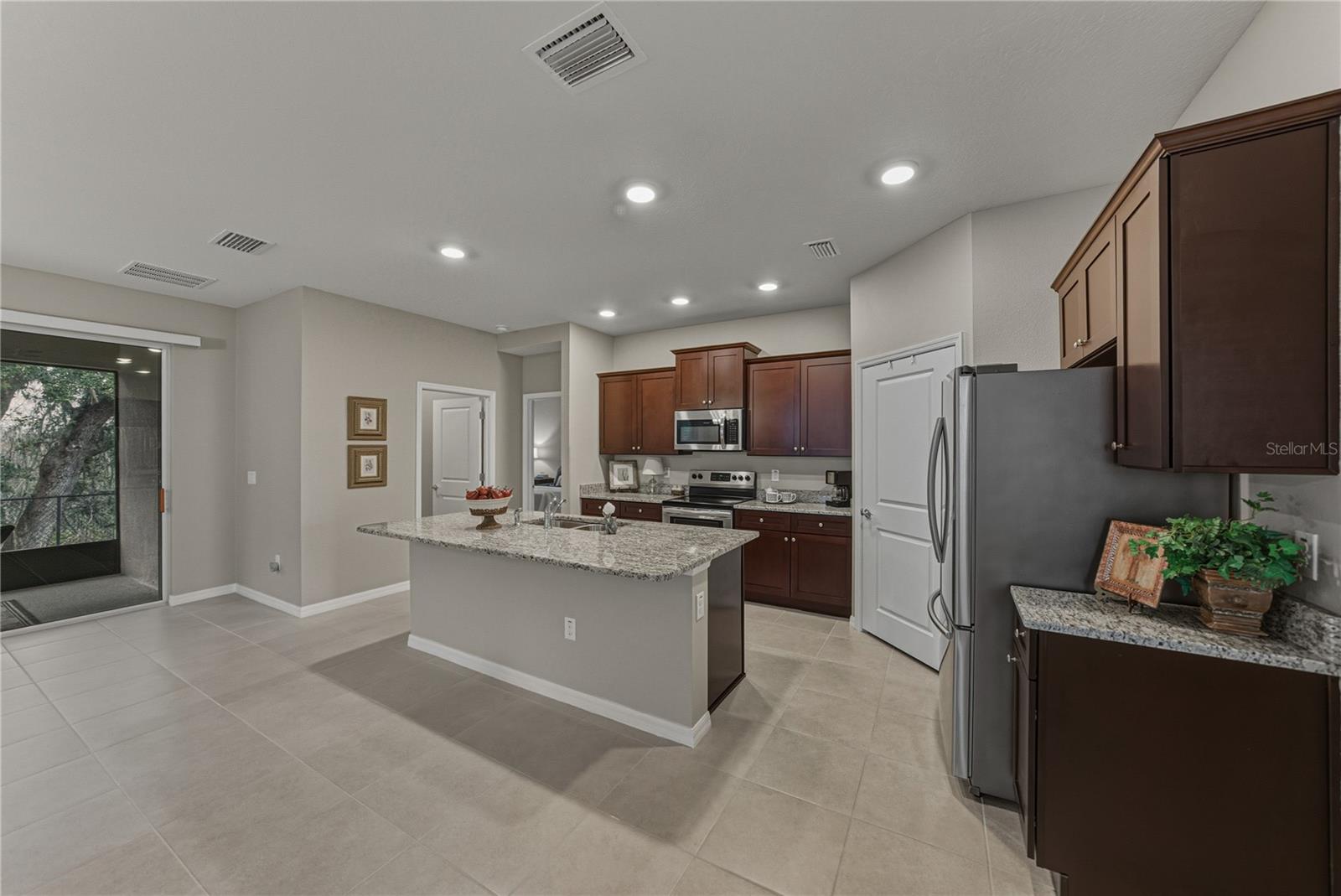 LAKE JOVITA GOLF & COUNTRY CLU - Residential