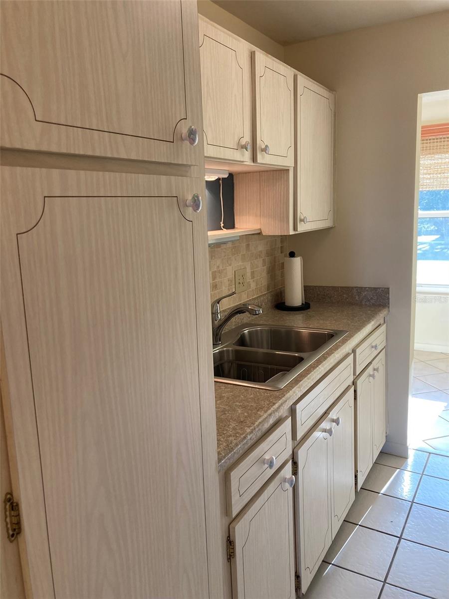 FIVE TOWNS OF ST PETE CORNELL BUILDING - Residential Lease