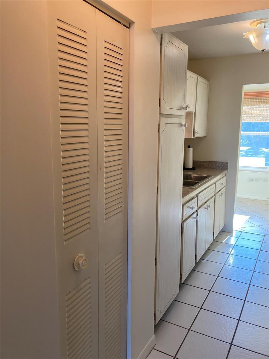 FIVE TOWNS OF ST PETE CORNELL BUILDING - Residential Lease