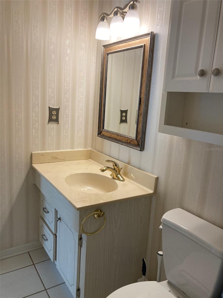 FIVE TOWNS OF ST PETE CORNELL BUILDING - Residential Lease