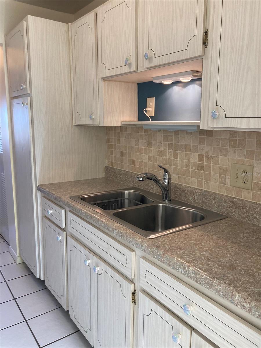 FIVE TOWNS OF ST PETE CORNELL BUILDING - Residential Lease