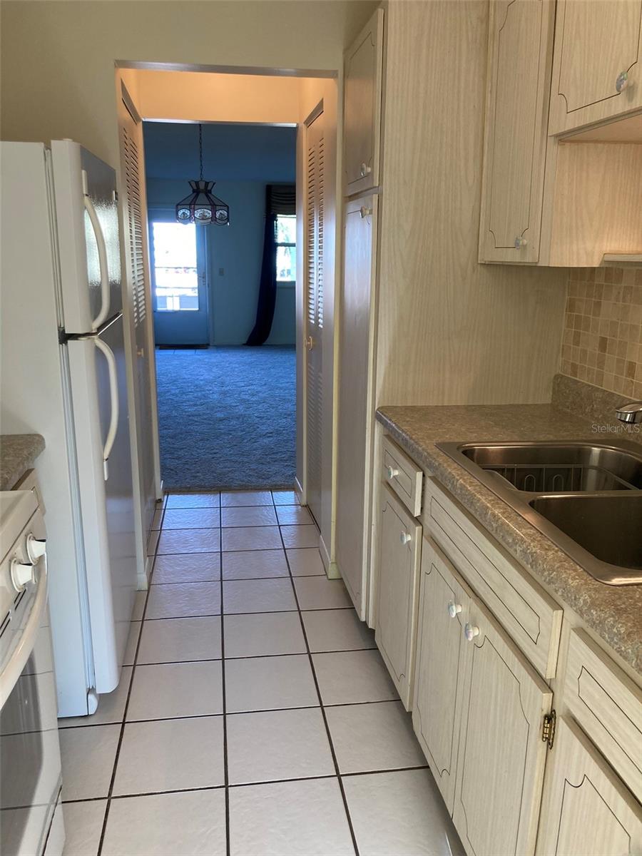 FIVE TOWNS OF ST PETE CORNELL BUILDING - Residential Lease