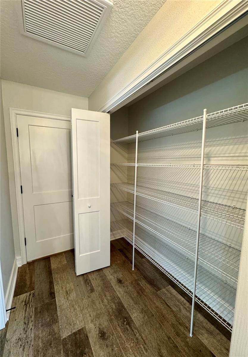 ROLLING HILLS - Residential