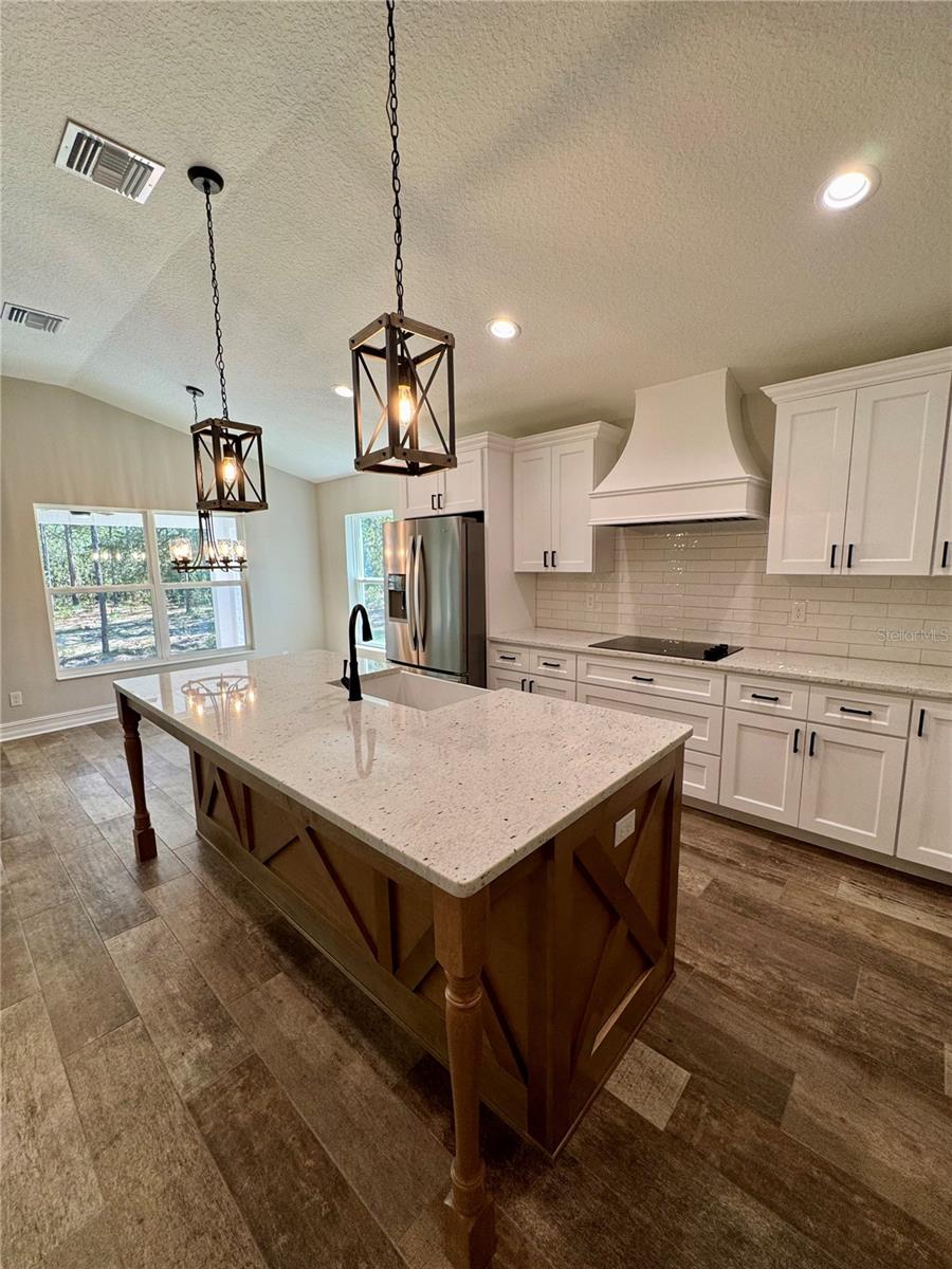 ROLLING HILLS - Residential