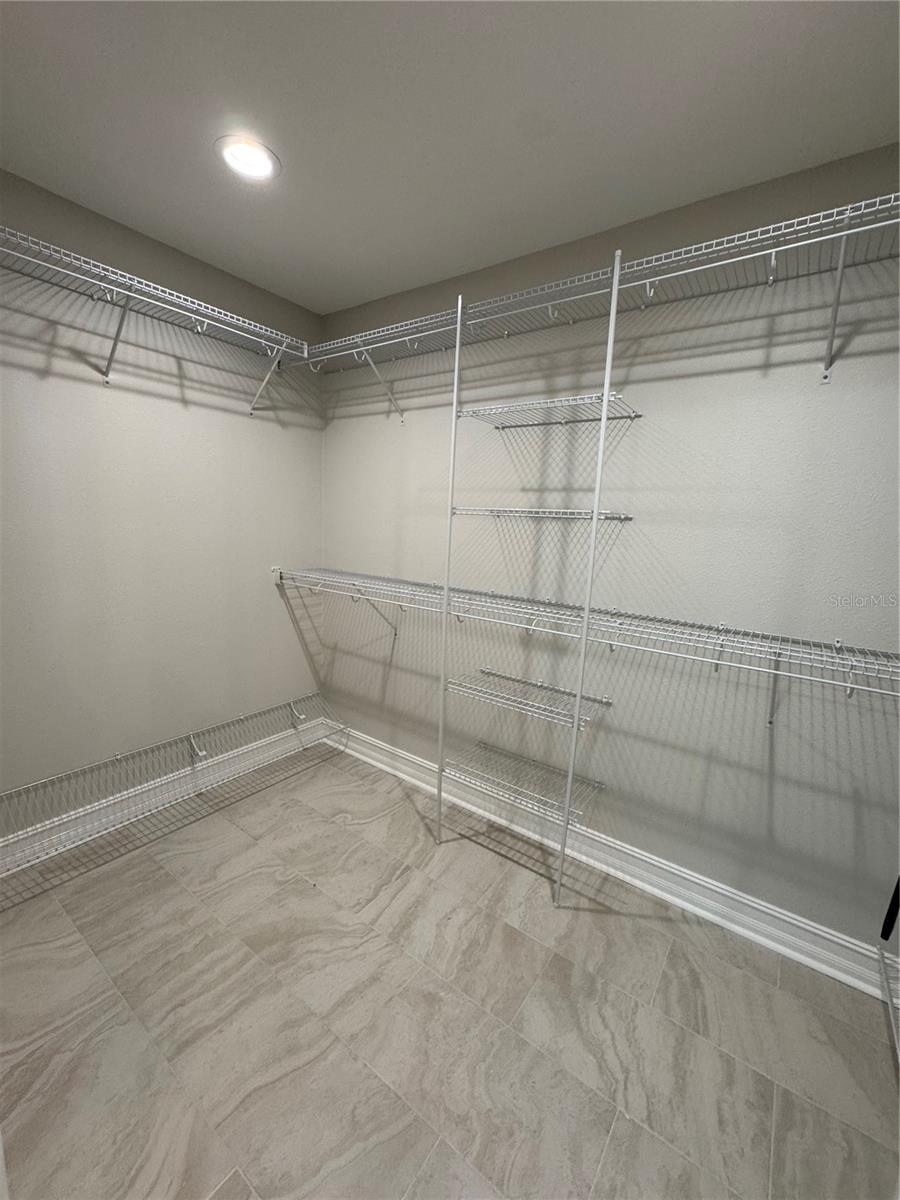 ROLLING HILLS - Residential