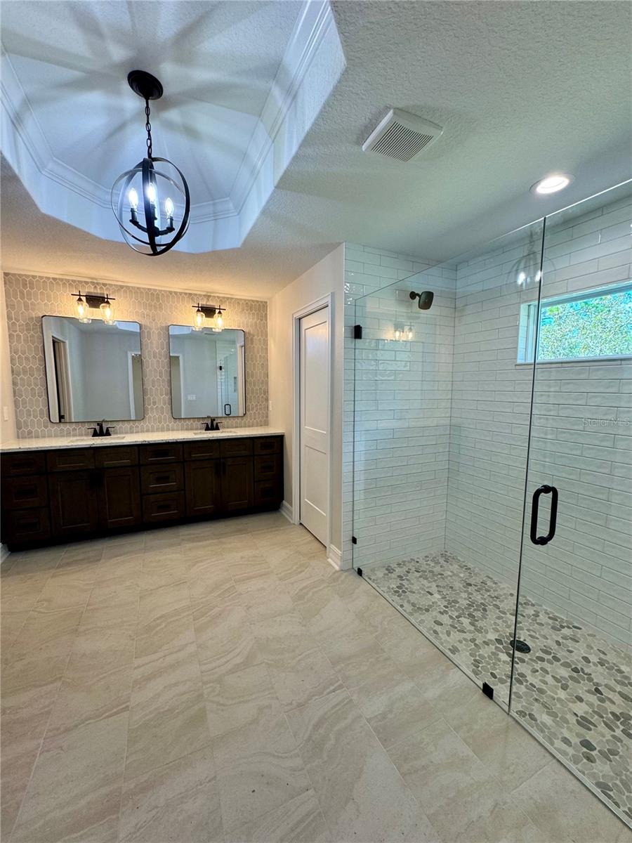 ROLLING HILLS - Residential