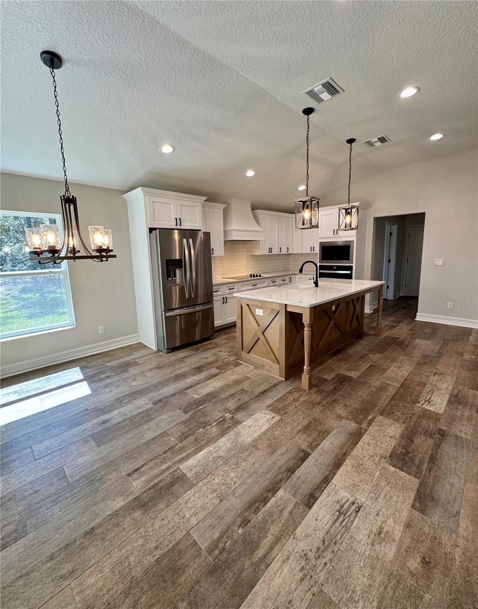 ROLLING HILLS - Residential