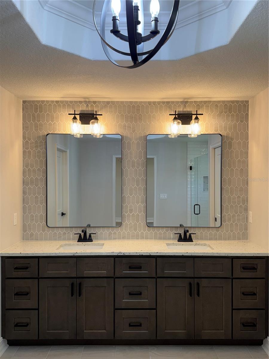 ROLLING HILLS - Residential