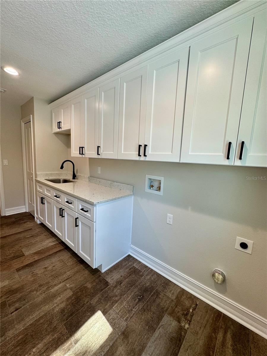 ROLLING HILLS - Residential