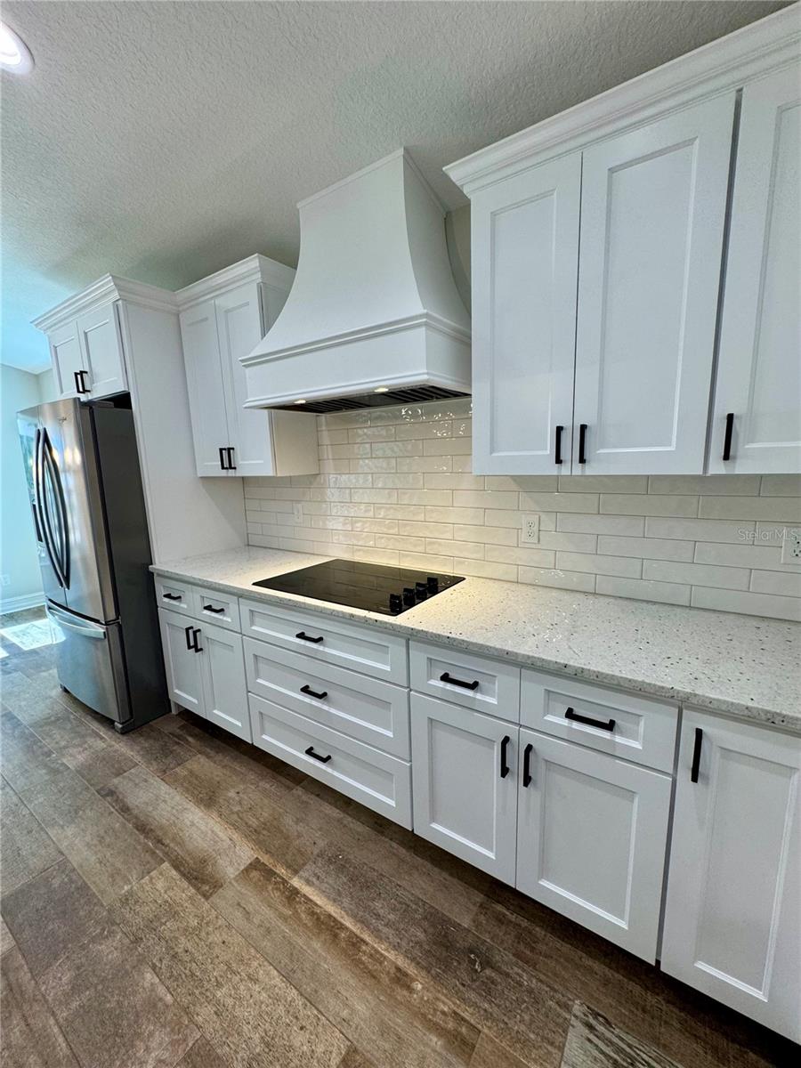 ROLLING HILLS - Residential