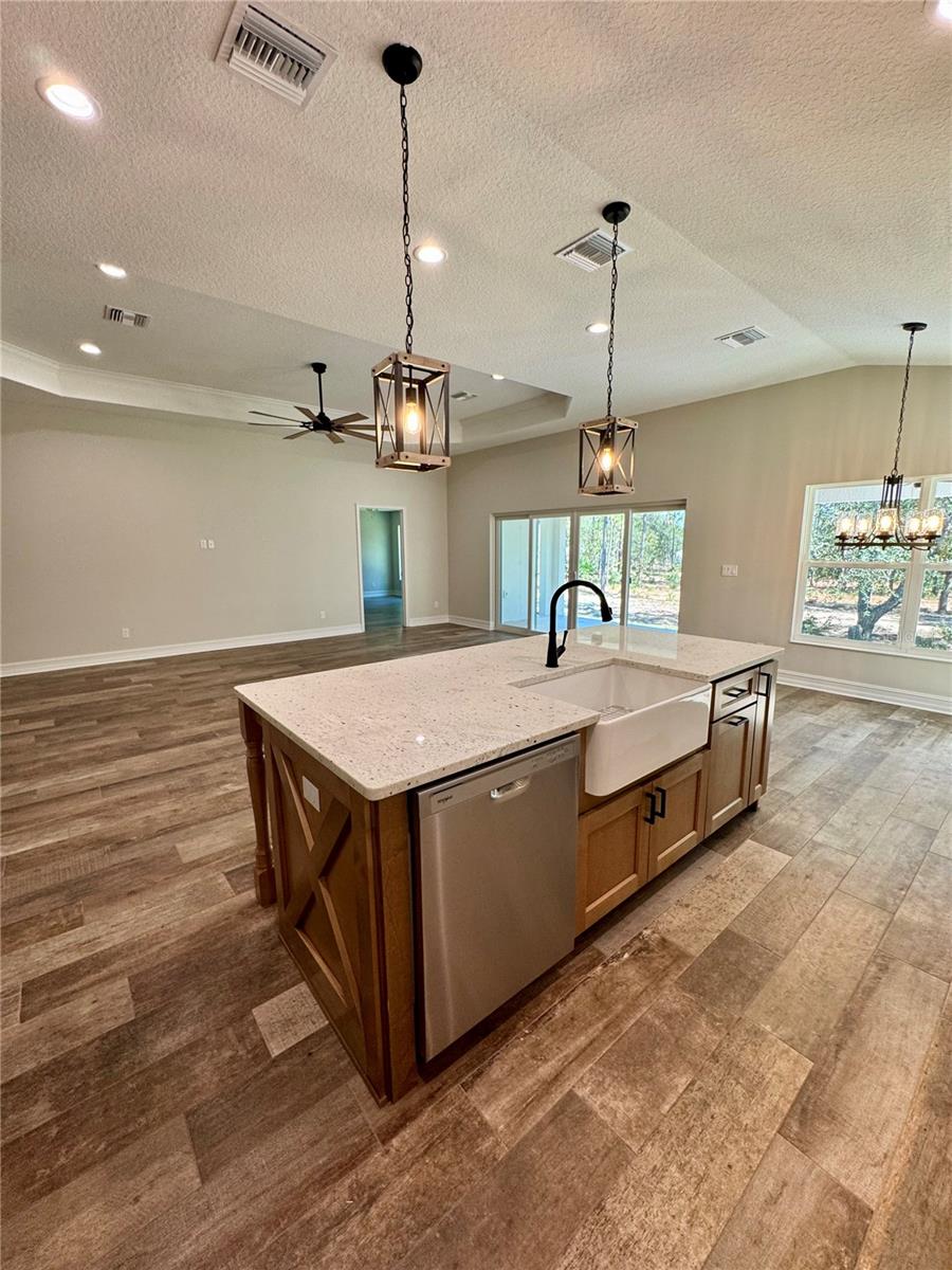 ROLLING HILLS - Residential