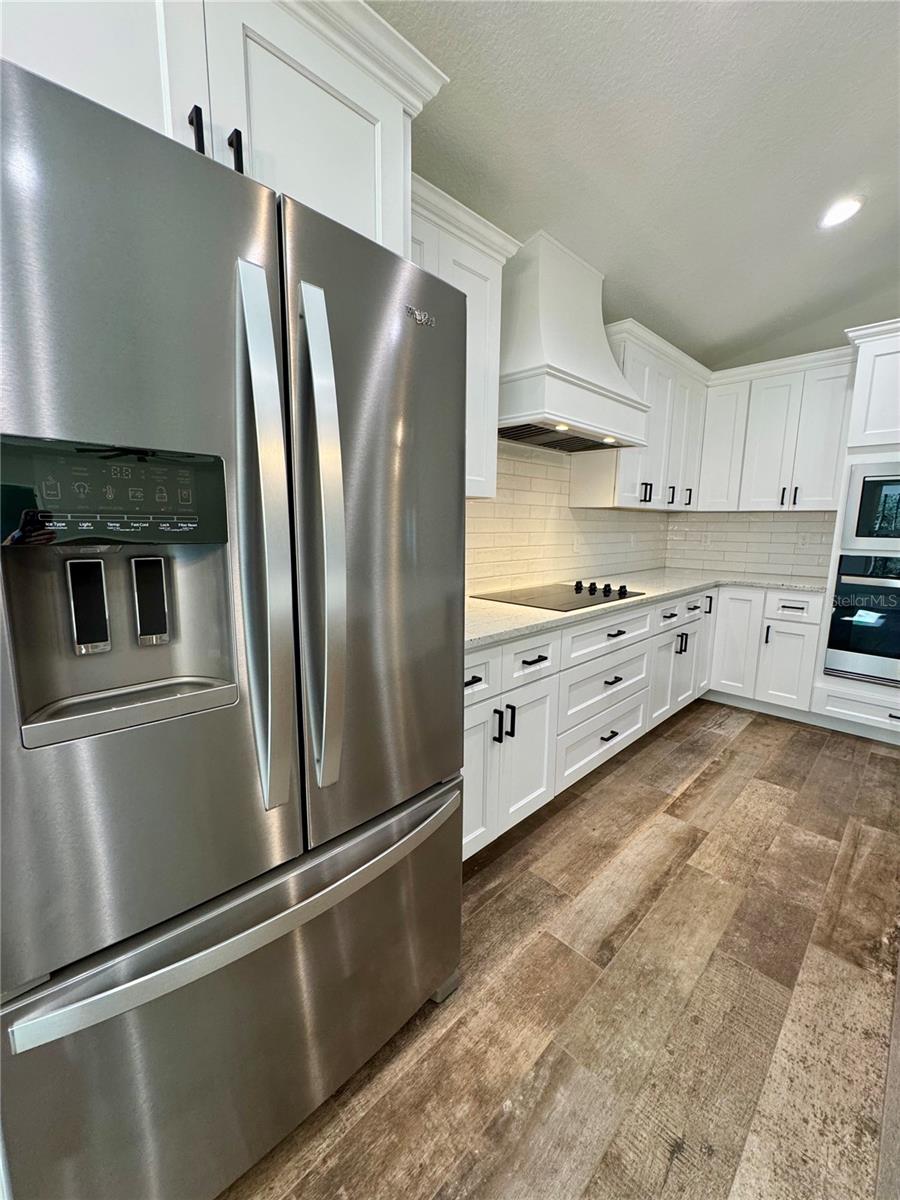 ROLLING HILLS - Residential