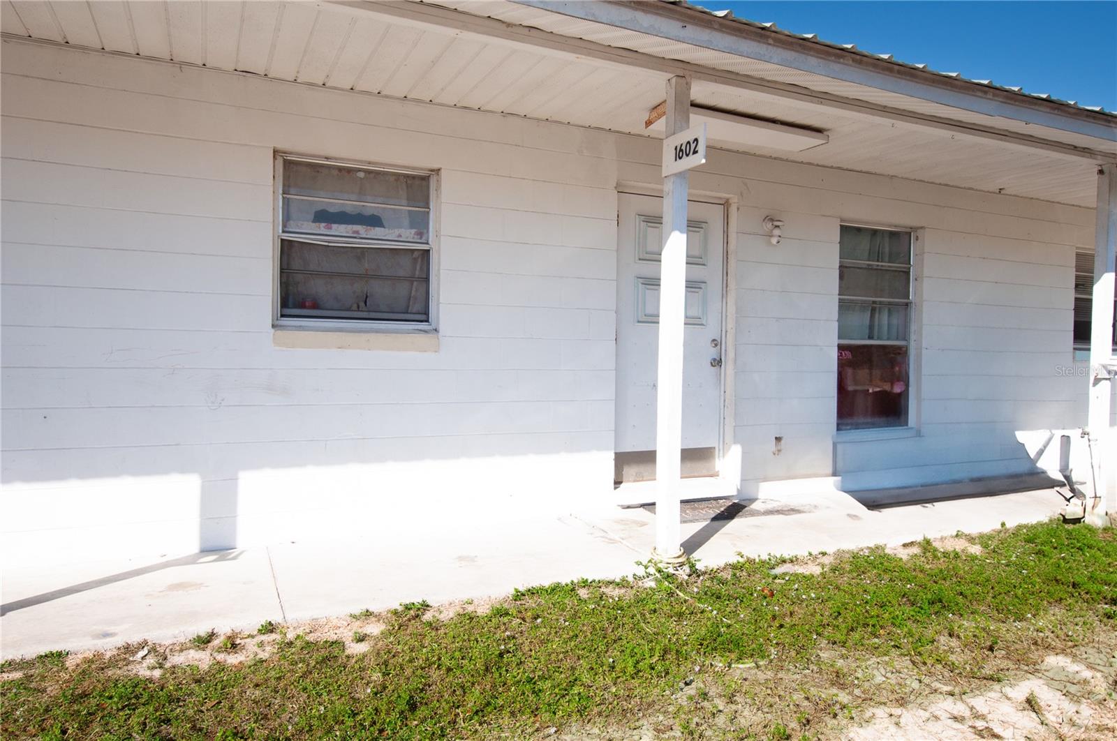 1600 NE FLORIDIAN CIRCLE