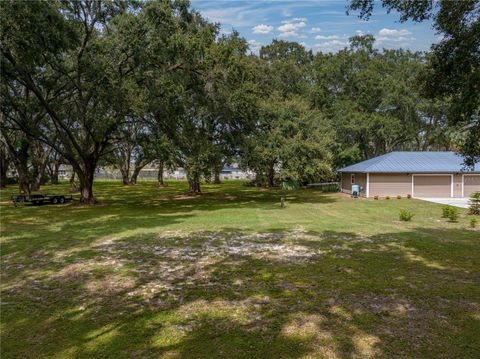 A home in AUBURNDALE