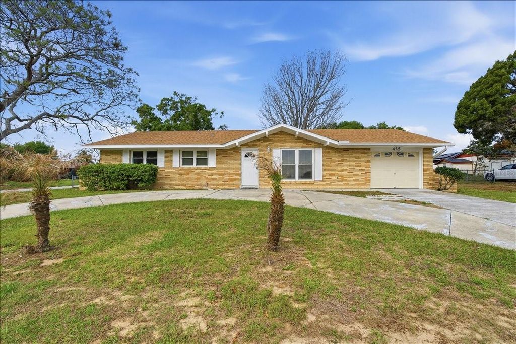 Photo of 425 S Ramona Ave, Lake Alfred, FL 33850 (MLS # P4938183)